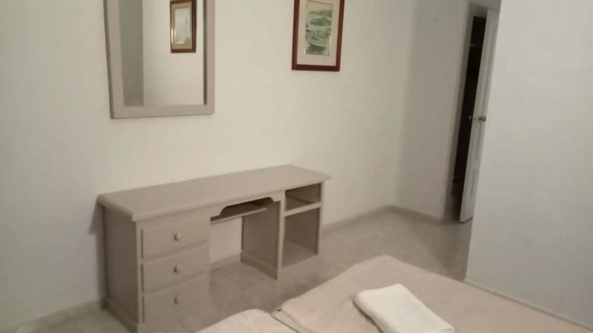 Hotel Castella contacts